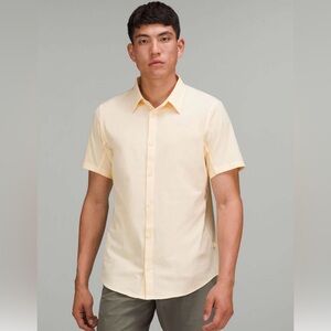 Lululemon Airing Easy short sleeve button down shirt Butter Yellow men’s size M